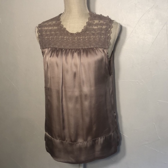 Francesca’s Color pink size Large 3 Buttons on shoulder and Lace on top - Picture 2 of 9